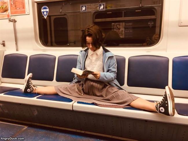 Extreme Manspreading