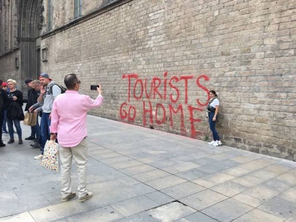 tourists go home