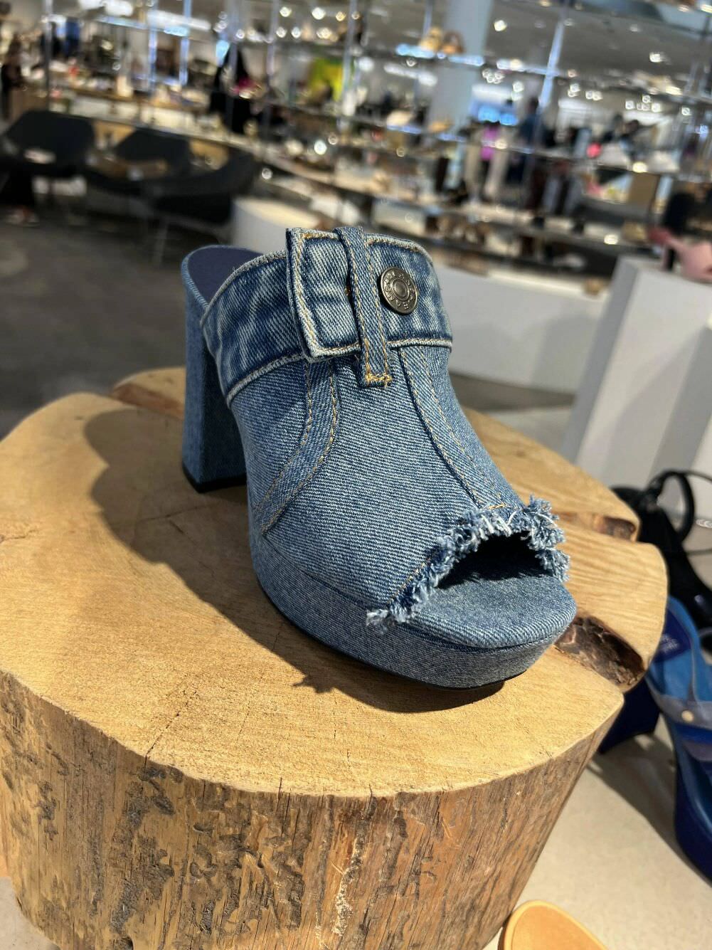 who wants the jean shoes