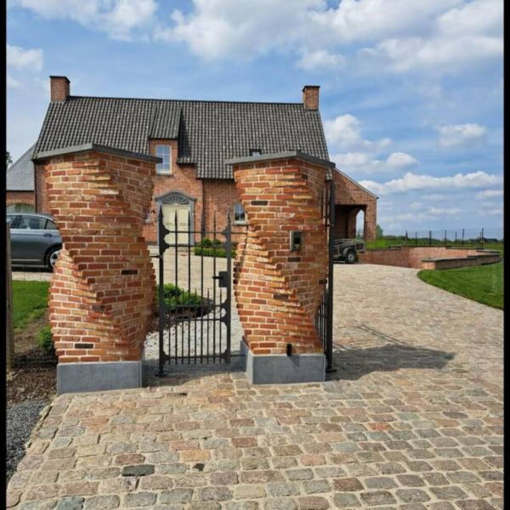 keeping everyone out